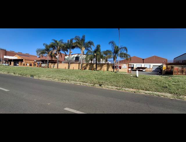 230M² WAREHOUSE TO LET IN APEX