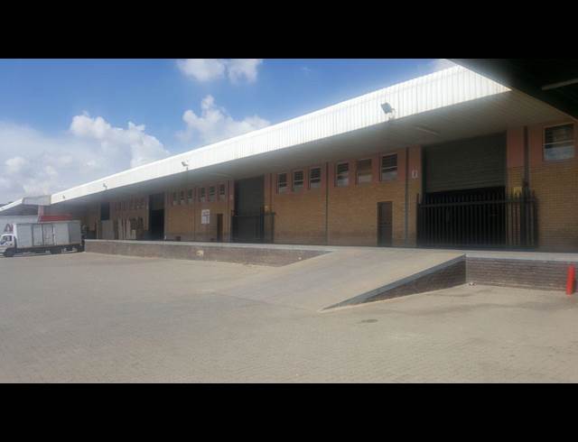 1,940M² WAREHOUSE TO LET IN POMONA