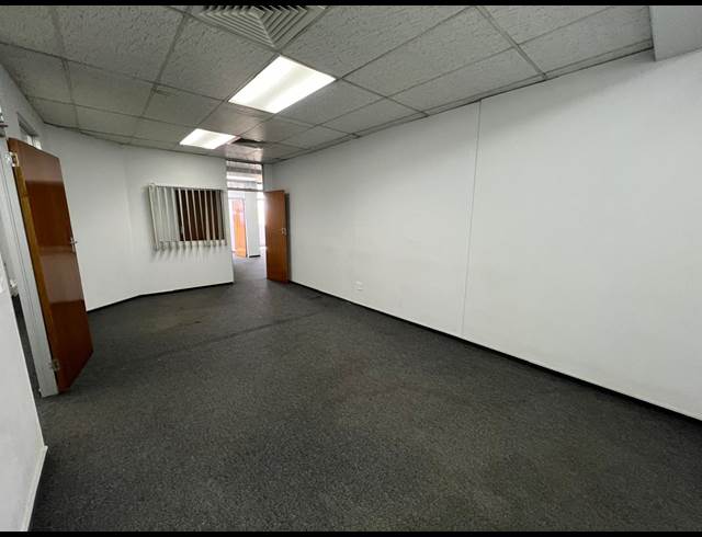 180M² OFFICE TO LET IN STRIJDOMPARK
