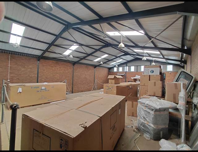500M² WAREHOUSE TO LET IN POMONA