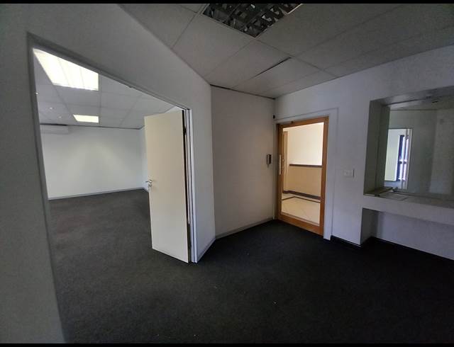 279M² OFFICE TO LET IN BRYANSTON