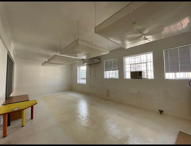 1,076M² BUILDING TO LET IN GARDENS