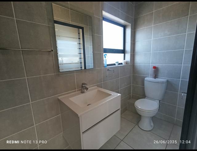 2 BEDROOM APARTMENT TO LET IN BALLITO CENTRAL