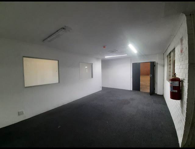630M² WAREHOUSE TO LET IN NEW GERMANY