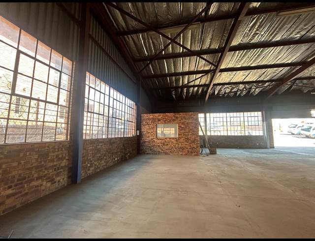 395M² WAREHOUSE TO LET IN SEBENZA