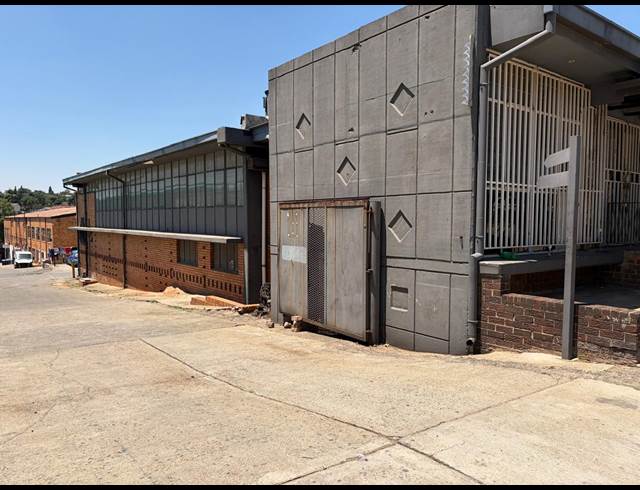 300M² WAREHOUSE TO LET IN WEST TURFFONTEIN