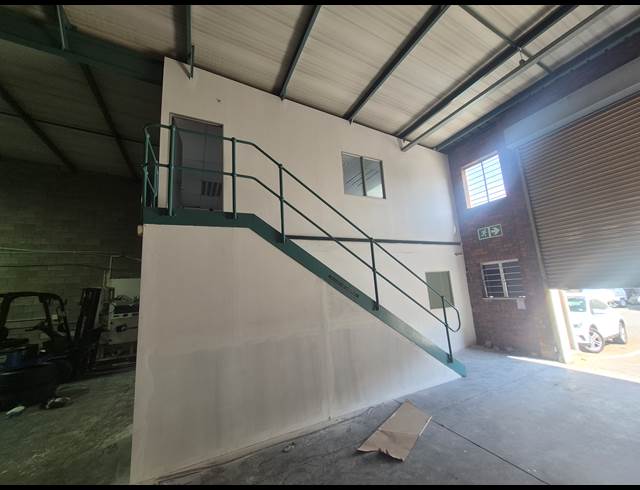 331.70M² WAREHOUSE TO LET IN LINBRO PARK
