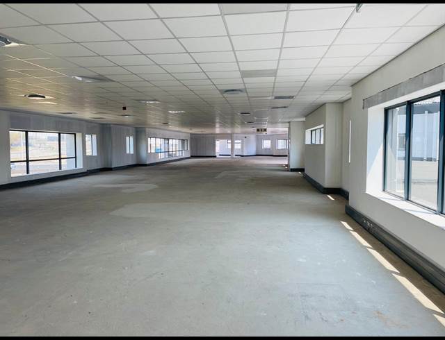 425M² OFFICE TO LET IN VORNA VALLEY