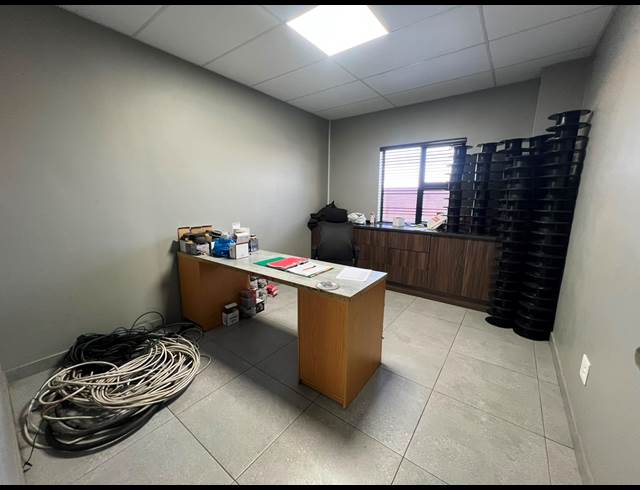 2,866M² WAREHOUSE TO LET IN KNOPJESLAAGTE