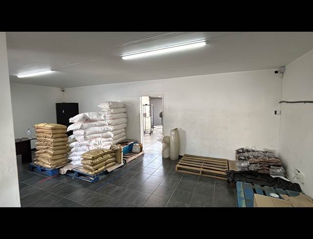 175M² WAREHOUSE TO LET IN BARTLETT