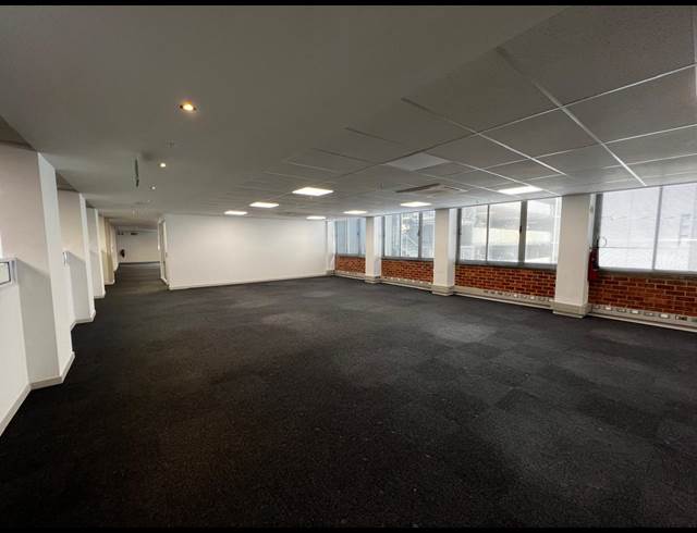 343M² OFFICE TO LET IN WOODSTOCK