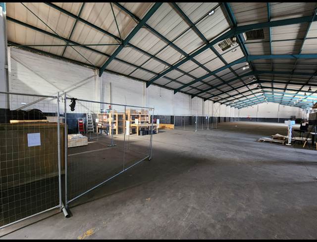 3,260M² WAREHOUSE TO LET IN KILLARNEY GARDENS