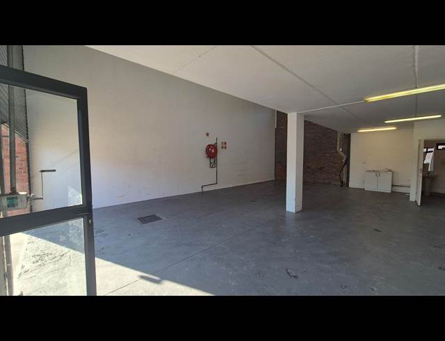 156M² WAREHOUSE TO LET IN SUNNYDALE