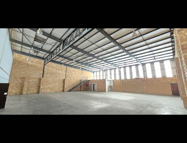 866M² WAREHOUSE TO LET IN NORTH RIDING