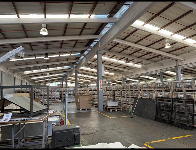 3,284M² WAREHOUSE TO LET IN NEW GERMANY