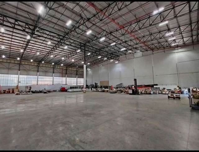 3,694M² WAREHOUSE TO LET IN CORNUBIA