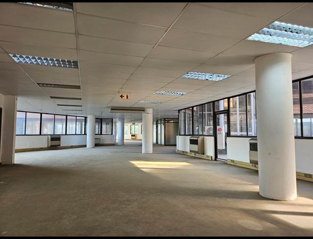 1,041M² OFFICE TO LET IN DIE HOEWES