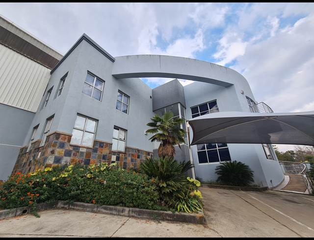 2,348M² WAREHOUSE TO LET IN LONGMEADOW