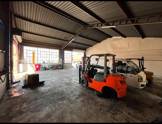 200M² WORKSHOP TO LET IN VULCANIA