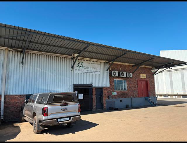 442M² WAREHOUSE TO LET IN EVERITE INDUSTRIA