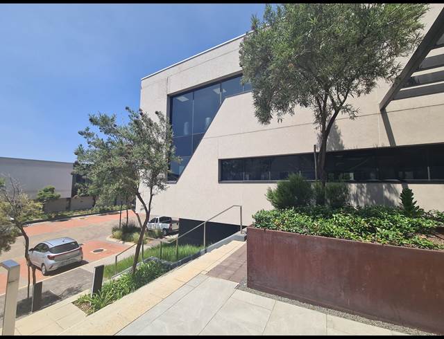 389M² OFFICE TO LET IN WATERFALL