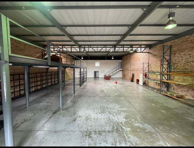 555M² WAREHOUSE TO LET IN RANDJESPARK