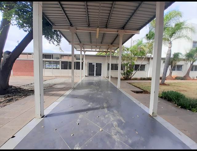 2,817M² OFFICE TO LET IN ROSSLYN