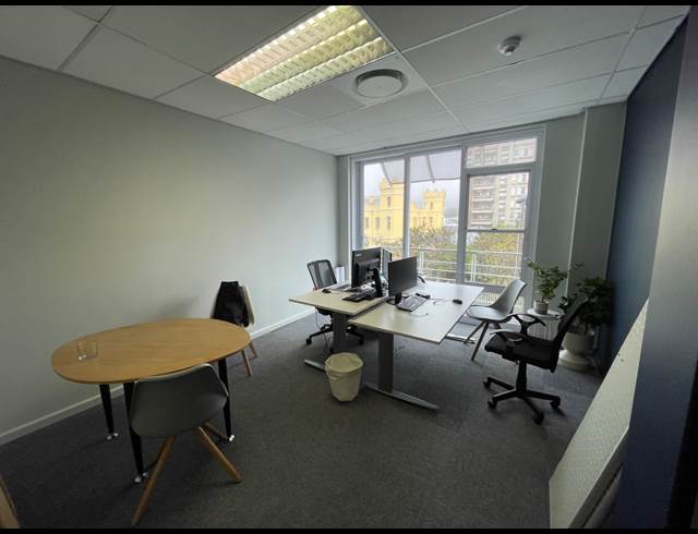 435M² OFFICE TO LET IN WATERFRONT