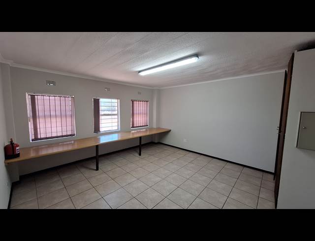 284M² WAREHOUSE TO LET IN STORMILL