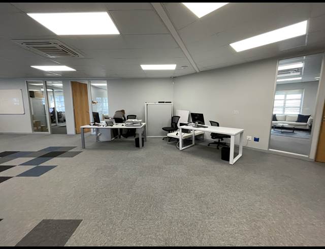 425M² OFFICE TO LET IN BRYANSTON