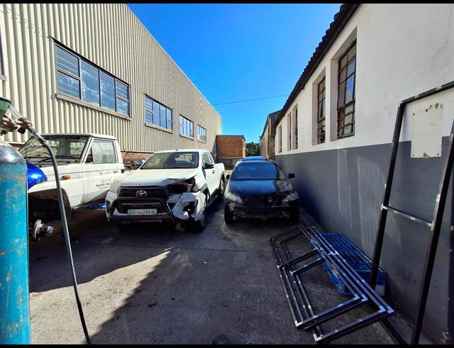 144M² WORKSHOP TO LET IN WOODBROOK