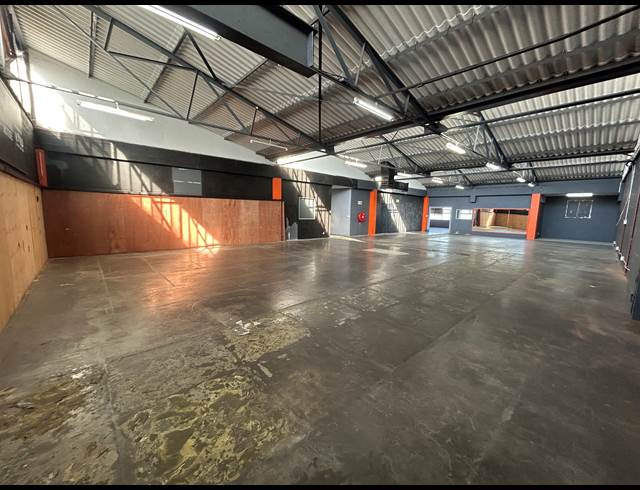 582M² OFFICE TO LET IN PAARDEN EILAND