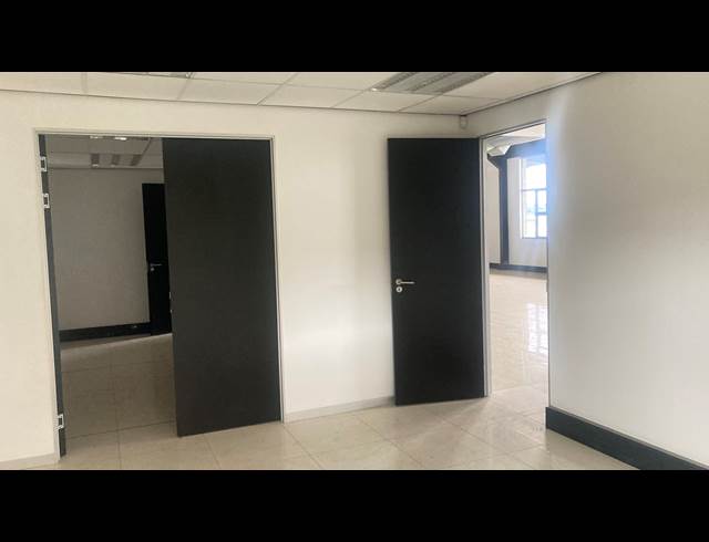 377M² OFFICE TO LET IN NORTH RIDING