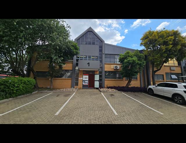 1,146M² WAREHOUSE TO LET IN JET PARK