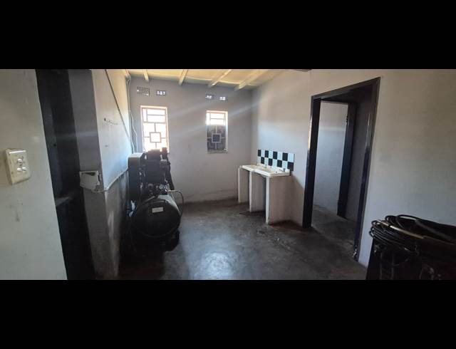 598M² WAREHOUSE TO LET IN ANDERBOLT