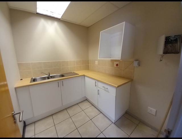 245M² OFFICE TO LET IN BRYANSTON