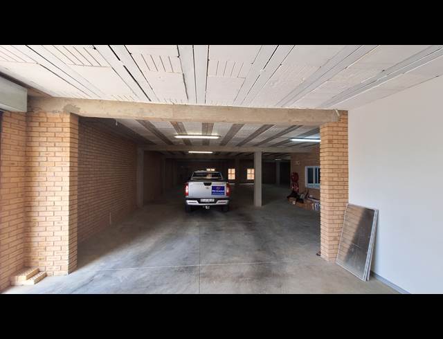 464M² WAREHOUSE TO LET IN LASER PARK