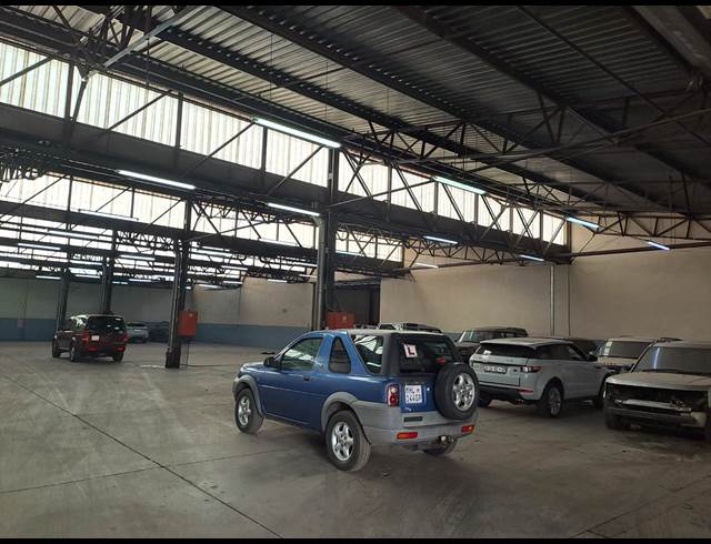 2,100M² WAREHOUSE TO LET IN ANDERBOLT