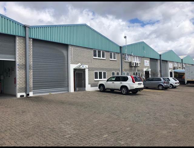 650M² BUILDING RENTED IN SAXENBURG PARK 1