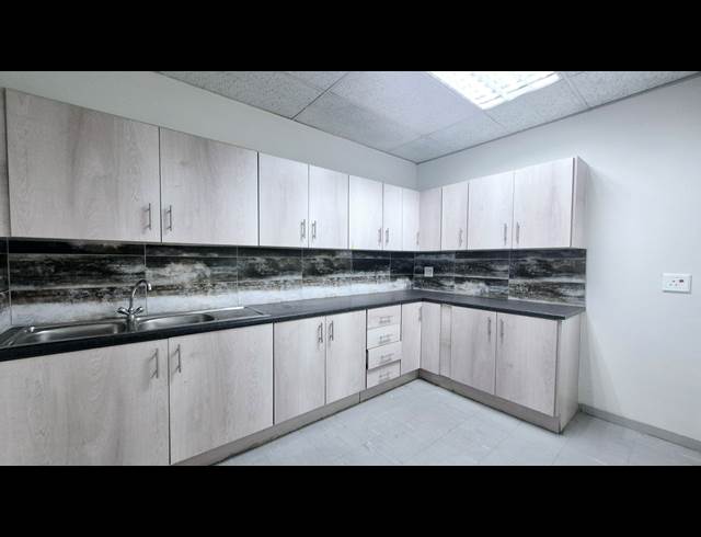 376M² OFFICE TO LET IN MENLYN