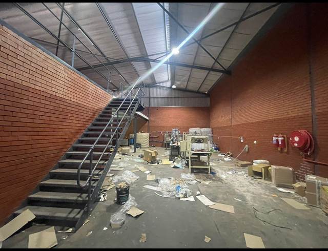 365M² WAREHOUSE TO LET IN THETA