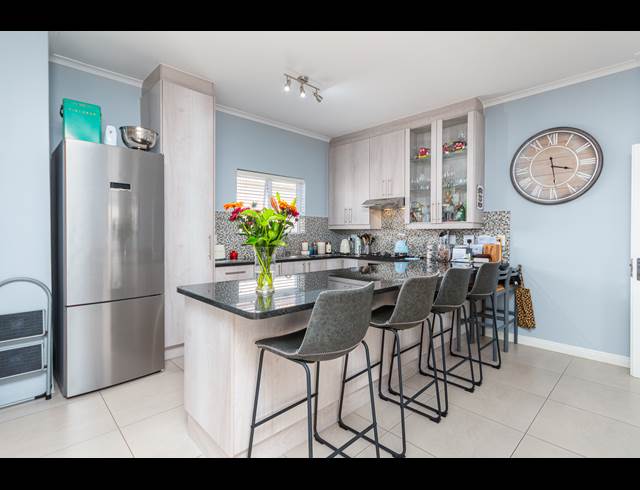 3 BEDROOM FREESTANDING TO LET IN SUNNINGDALE