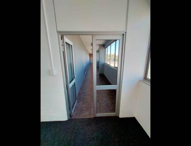 153M² OFFICE TO LET IN STIKLAND INDUSTRIAL