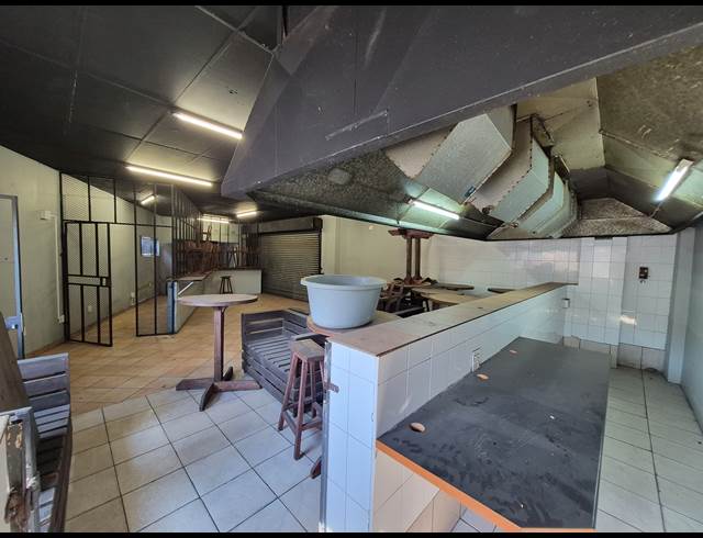 300M² WAREHOUSE TO LET IN DENVER