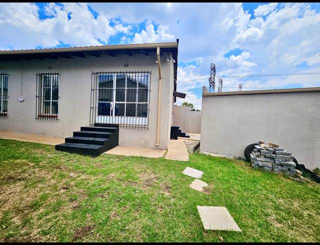 4 bed property to rent in NORKEM PARK