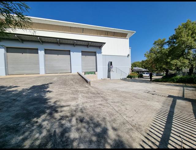 2,348M² WAREHOUSE TO LET IN LONGMEADOW