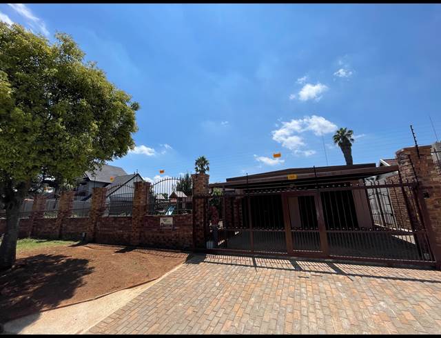 245M² OFFICE TO LET IN PARKRAND