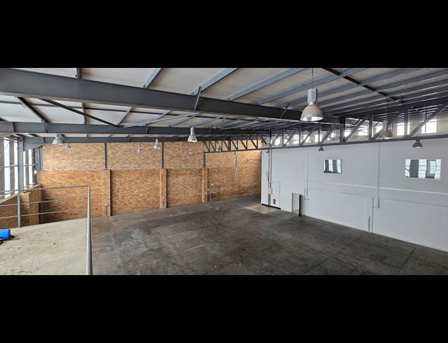 875M² WAREHOUSE TO LET IN NORTH RIDING