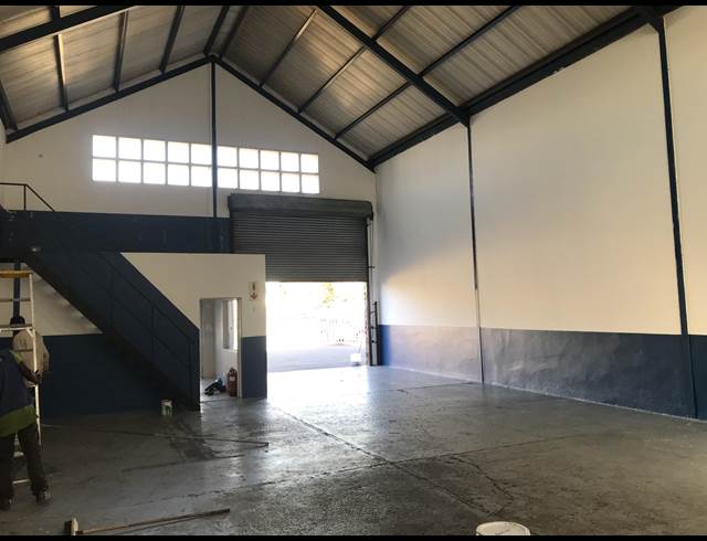 225M² WAREHOUSE TO LET IN LASER PARK