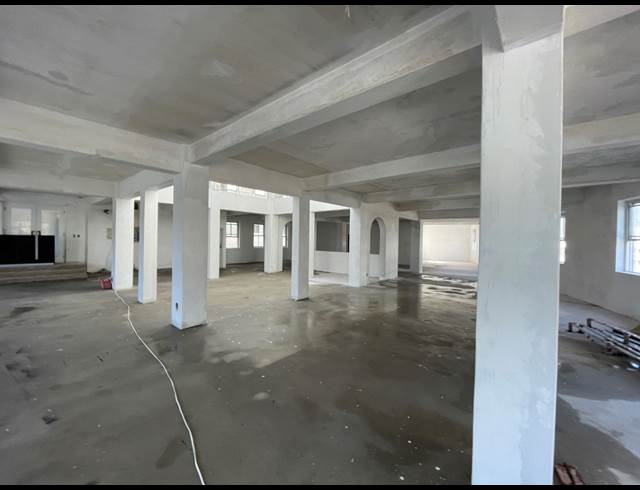 1,050M² OFFICE TO LET IN GARDENS
